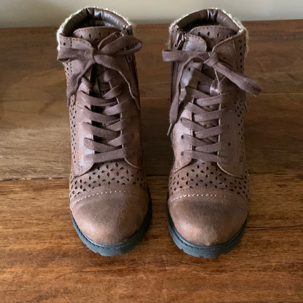 Children’s Place suede boot